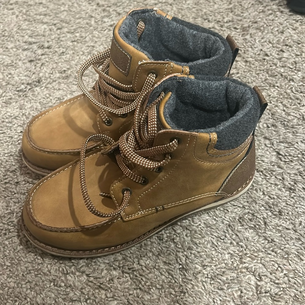 Boys boots